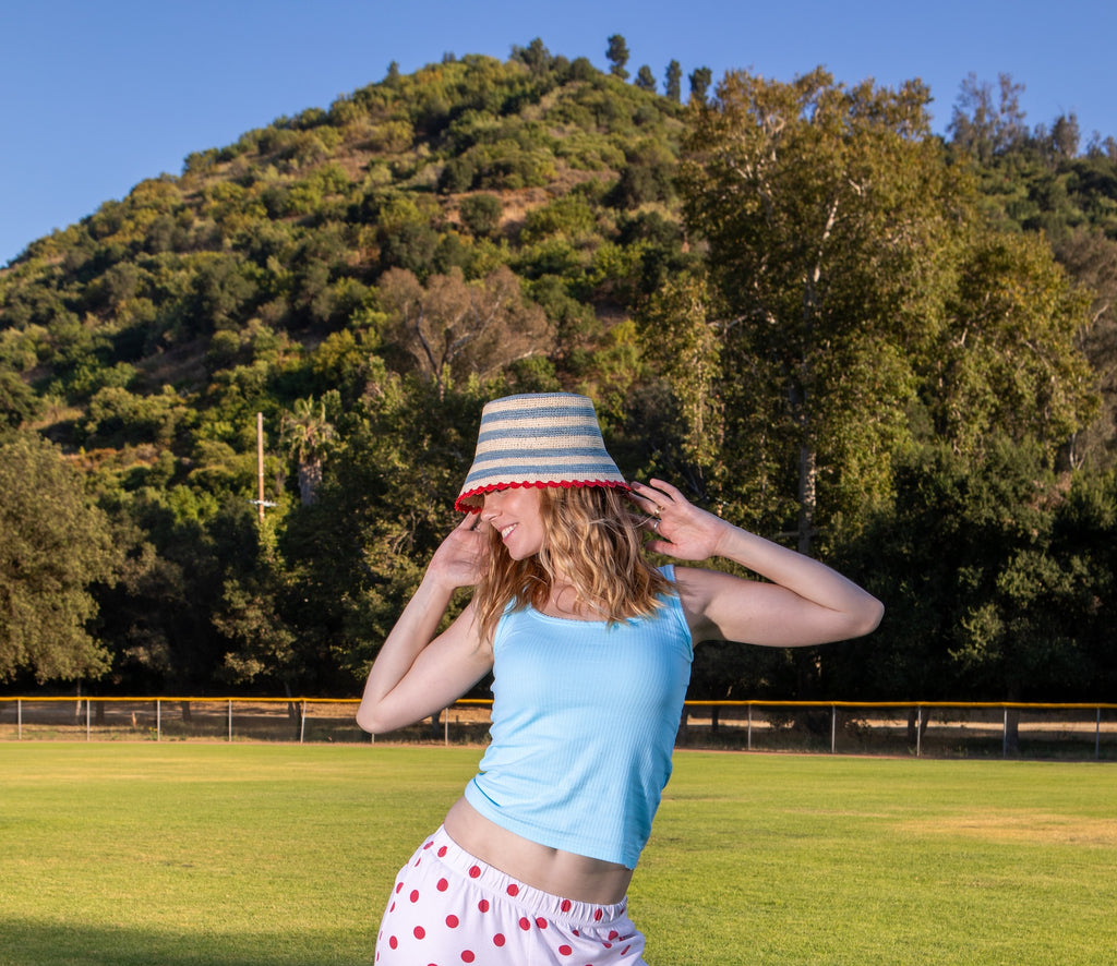 STRIPED SCALLOP HAT