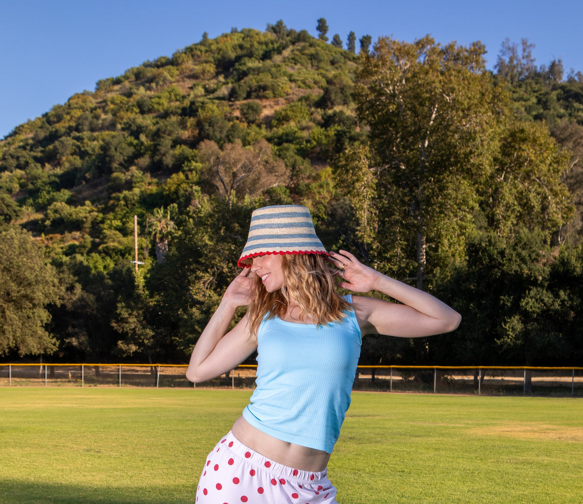 STRIPED SCALLOP HAT