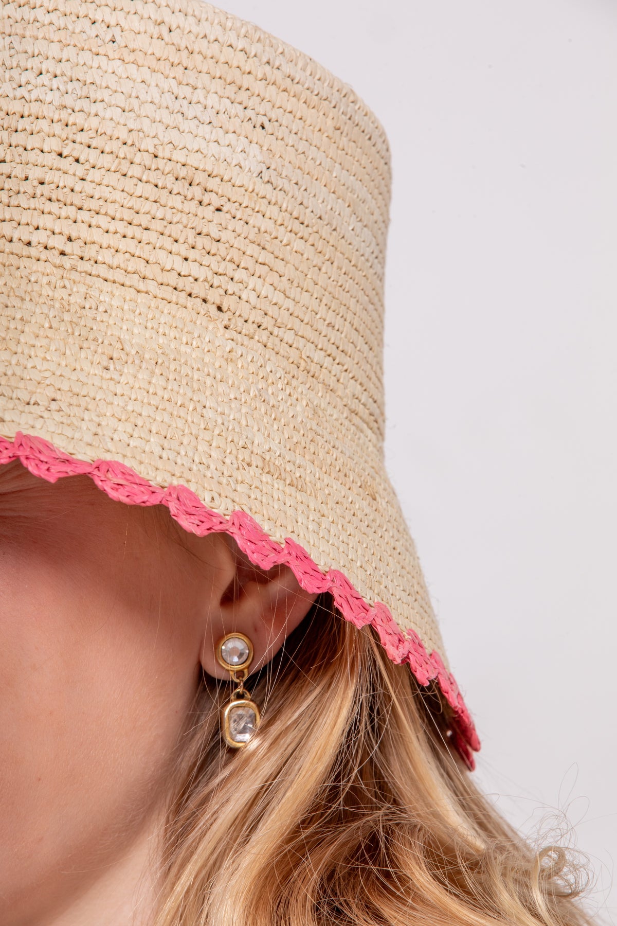PINK SEA SCALLOP HAT